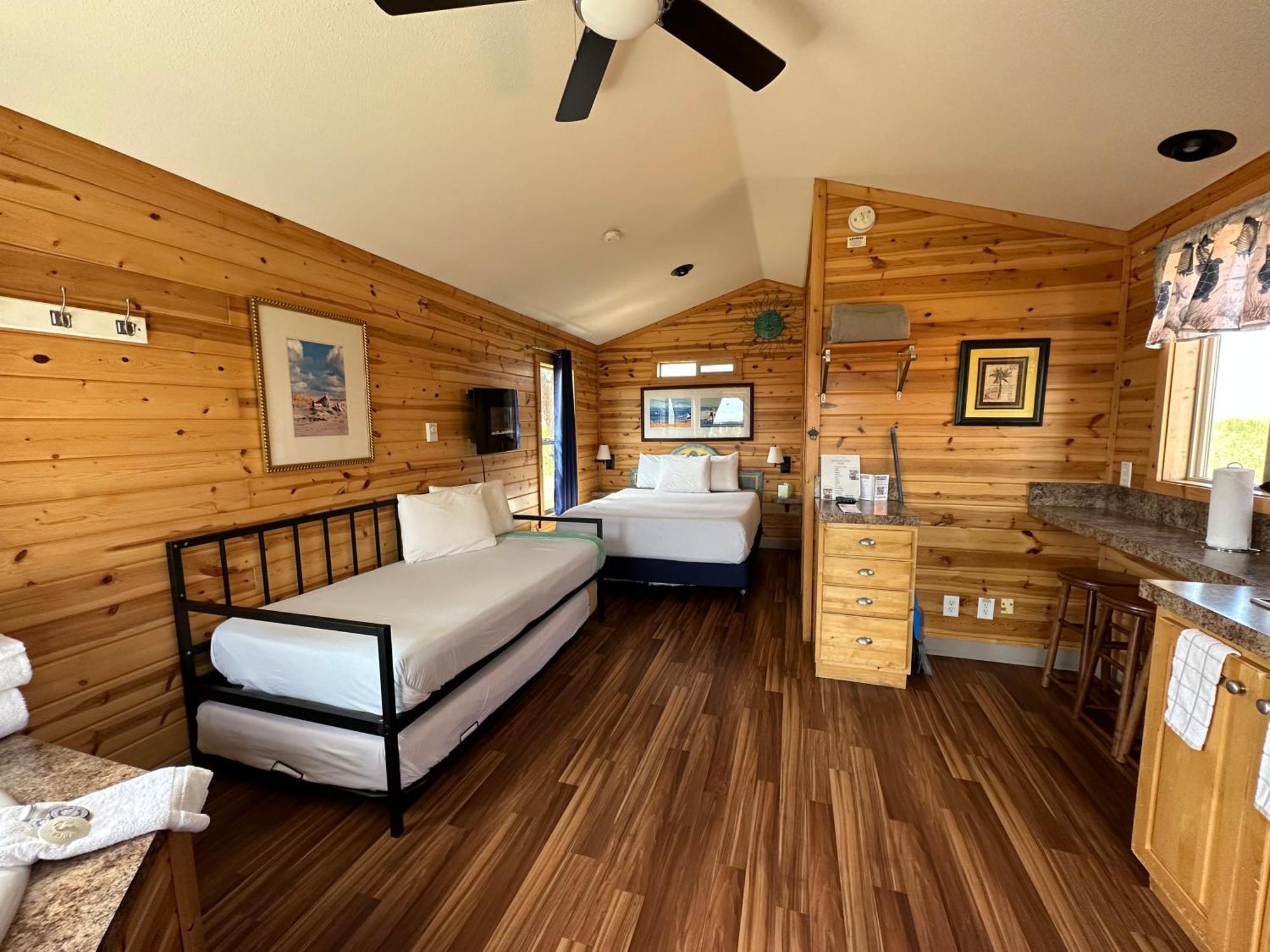 Westport Inn Cabins エクステリア 写真