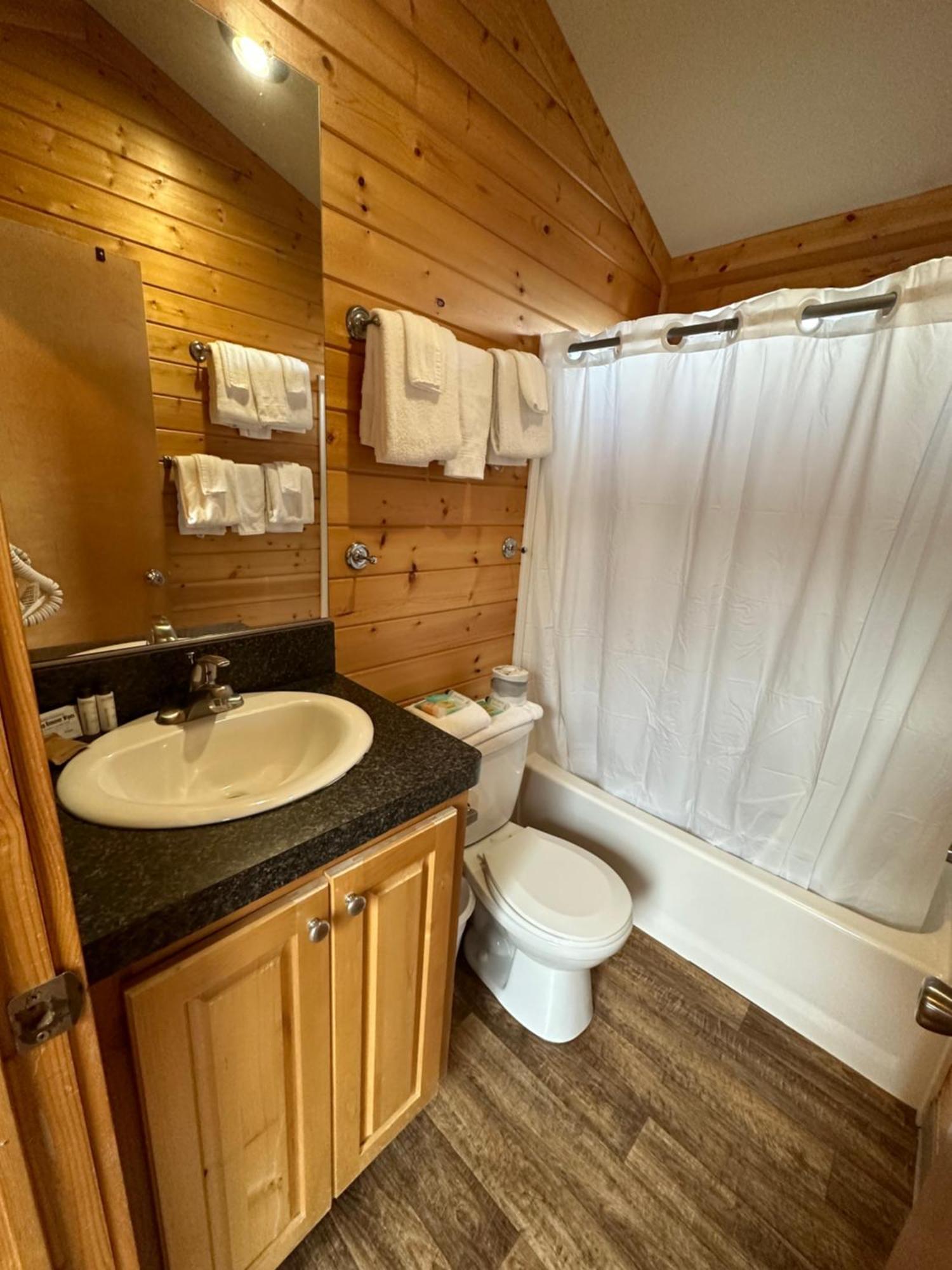 Westport Inn Cabins エクステリア 写真